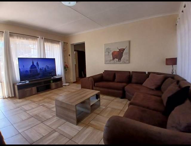 4 BEDROOM HOUSE FOR SALE IN MAGALIESKRUIN